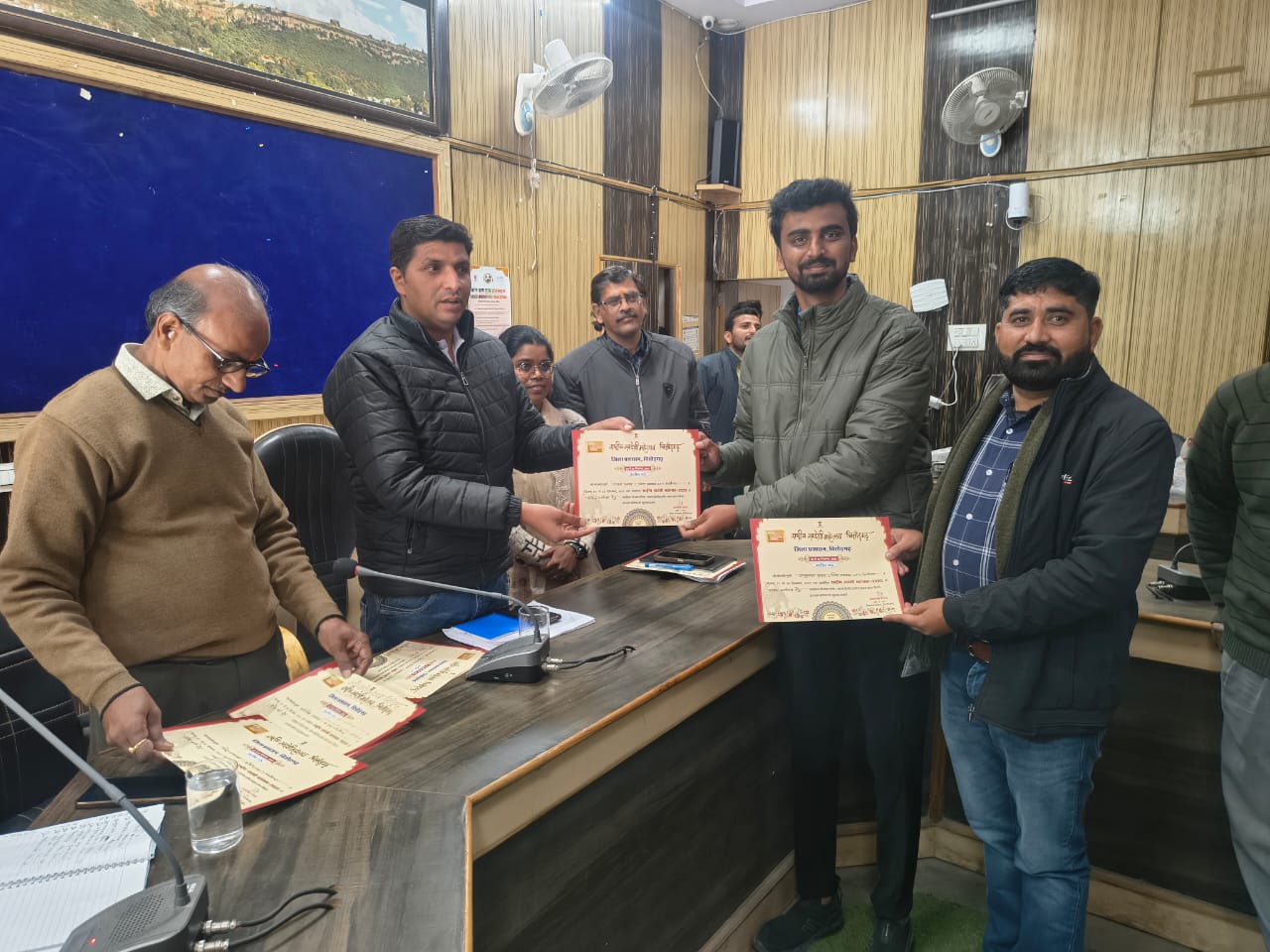 राजीविका कर्मियों की जिला स्तरीय समीक्षा बैठक संपन्न